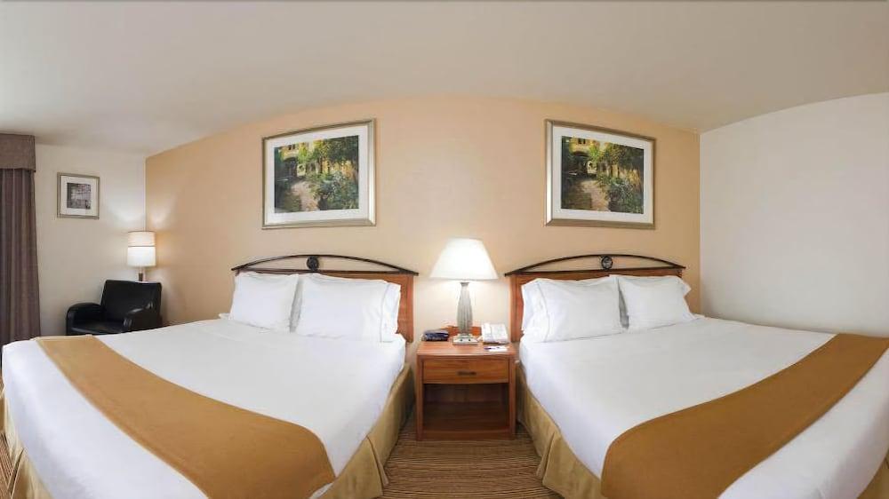 Holiday Inn Express Hotel Germantown - Northwest Milwaukee, An Ihg Hotel Ngoại thất bức ảnh