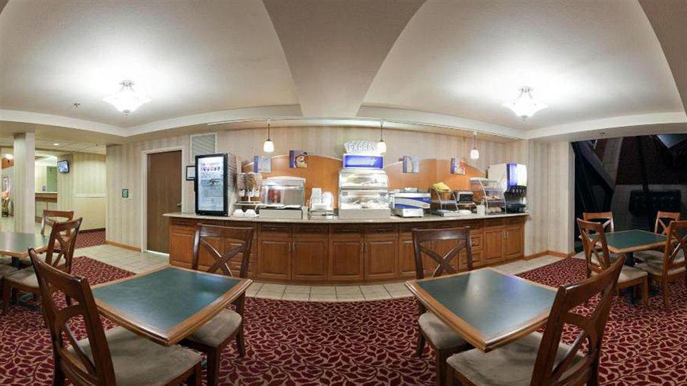 Holiday Inn Express Hotel Germantown - Northwest Milwaukee, An Ihg Hotel Ngoại thất bức ảnh